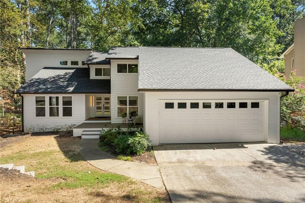 5 bedroom, 5 bathroom, 4,103 sq ft single family residence for sale at 3040 Roxburgh Drive, Roswell, GA 30076 — photo 3
