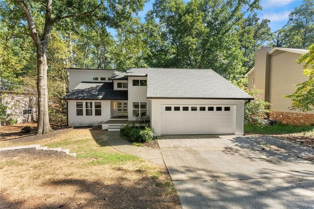 5 bedroom, 5 bathroom, 4,103 sq ft single family residence for sale at 3040 Roxburgh Drive, Roswell, GA 30076 — photo 4