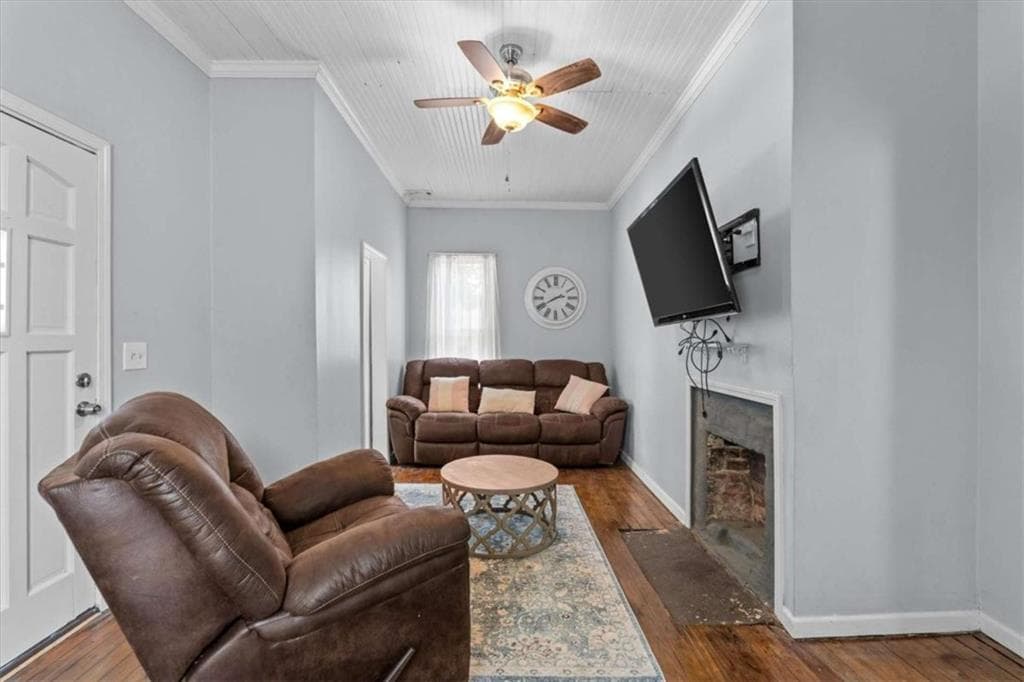 2 bedroom, 1 bathroom, 1,200 sq ft single family residence under contract at 105 Avenue C, Carrollton, GA 30117 — photo 2