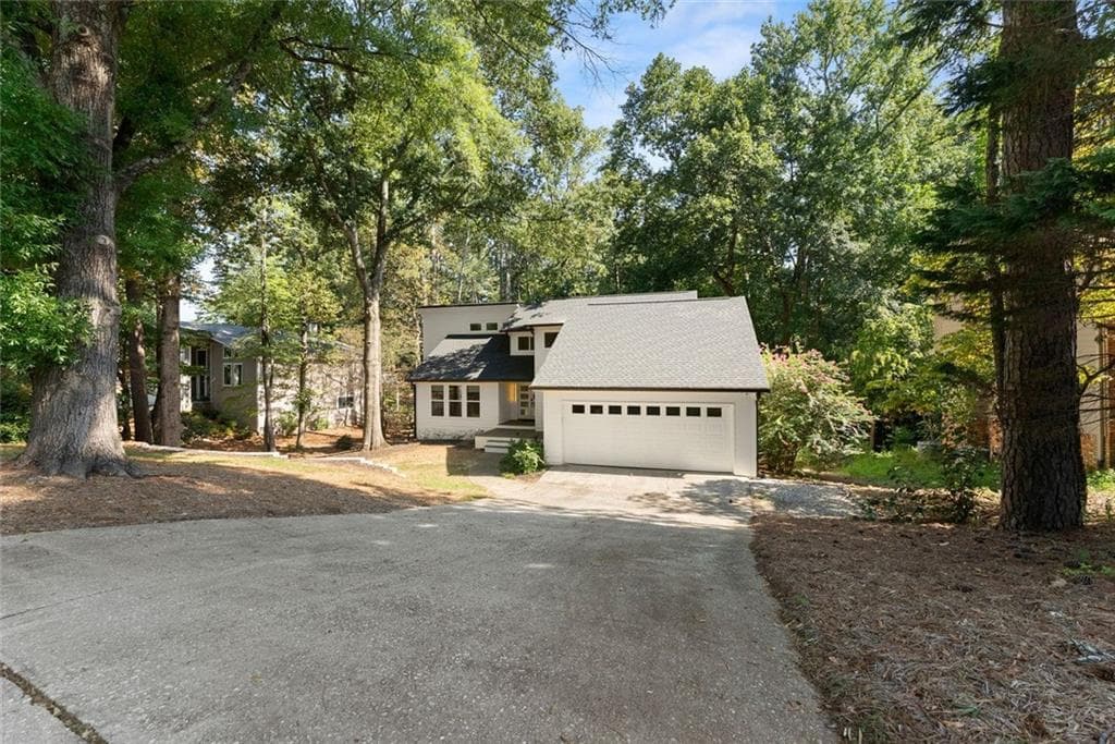 5 bedroom, 5 bathroom, 4,103 sq ft single family residence for sale at 3040 Roxburgh Drive, Roswell, GA 30076 — photo 5