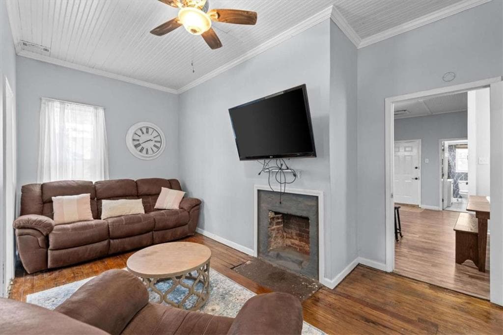 2 bedroom, 1 bathroom, 1,200 sq ft single family residence under contract at 105 Avenue C, Carrollton, GA 30117 — photo 3