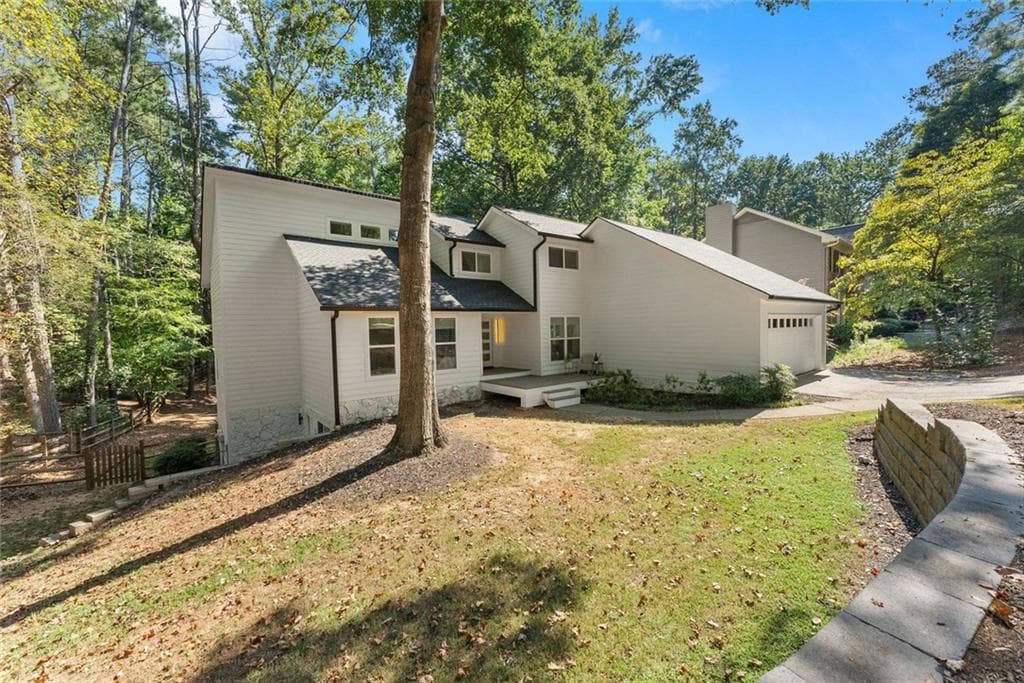 5 bedroom, 5 bathroom, 4,103 sq ft single family residence for sale at 3040 Roxburgh Drive, Roswell, GA 30076 — photo 6
