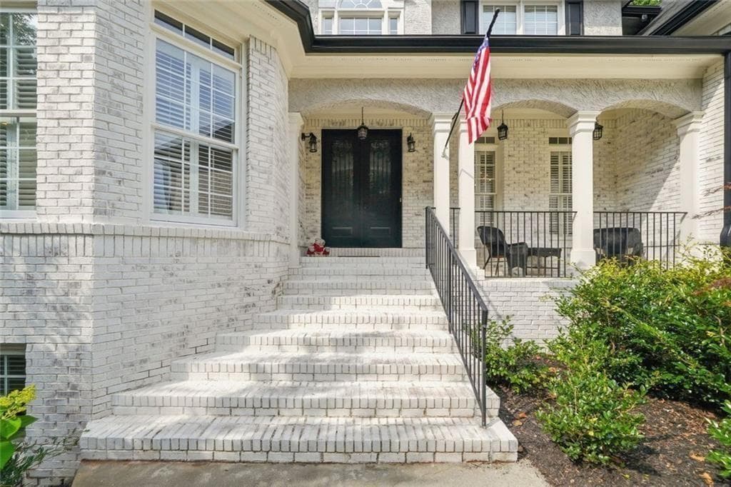 5 bedroom, 5 bathroom, 6,752 sq ft single family residence for sale at 5025 Towne Lake Hills, Woodstock, GA 30189 — photo 3