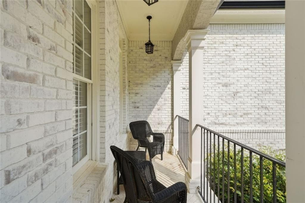 5 bedroom, 5 bathroom, 6,752 sq ft single family residence for sale at 5025 Towne Lake Hills, Woodstock, GA 30189 — photo 4