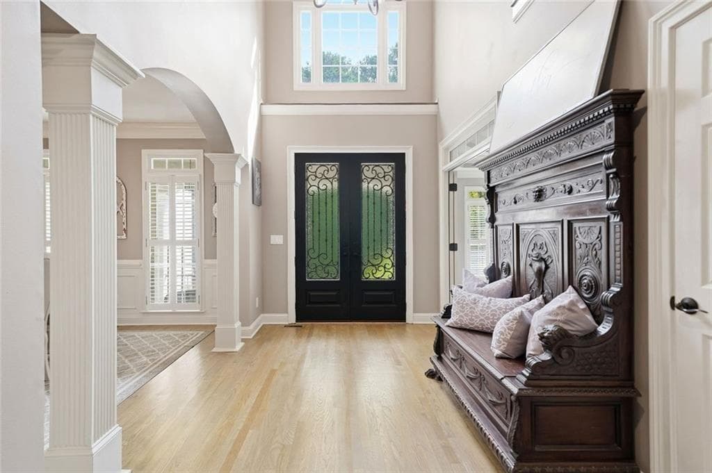 5 bedroom, 5 bathroom, 6,752 sq ft single family residence for sale at 5025 Towne Lake Hills, Woodstock, GA 30189 — photo 8