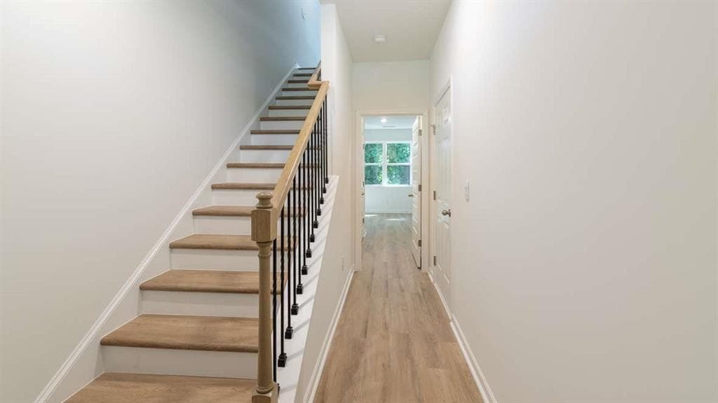 3 bedroom, 4 bathroom townhouse for sale at 1300 Lakota Place, Atlanta, GA 30315 — photo 6