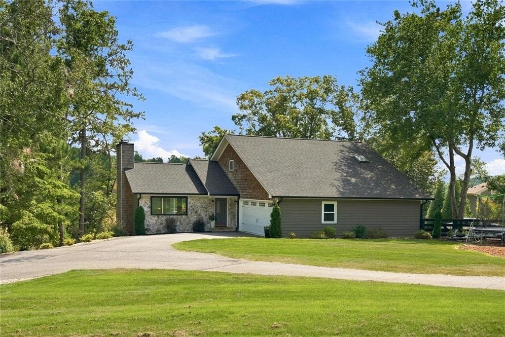 3 bedroom, 3 bathroom, 3,080 sq ft single family residence under contract at 8915 Bay Lane, Gainesville, GA 30506