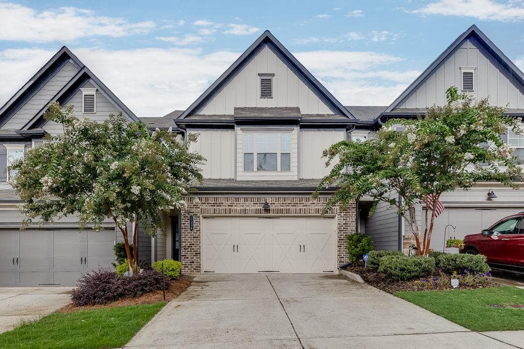 3 bedroom, 3 bathroom, 2,020 sq ft townhouse for sale at 5634 Parkview Lane, Flowery Branch, GA 30542