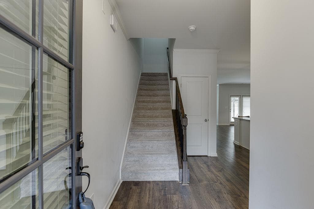 3 bedroom, 3 bathroom, 2,020 sq ft townhouse for sale at 5634 Parkview Lane, Flowery Branch, GA 30542 — photo 3