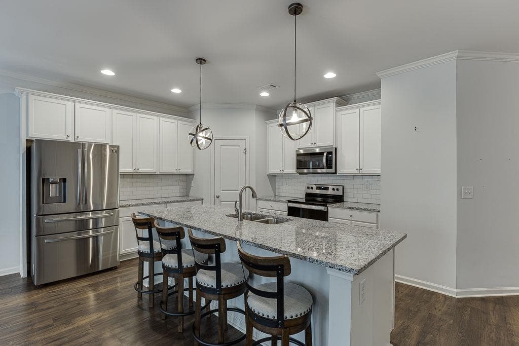 3 bedroom, 3 bathroom, 2,020 sq ft townhouse for sale at 5634 Parkview Lane, Flowery Branch, GA 30542 — photo 4