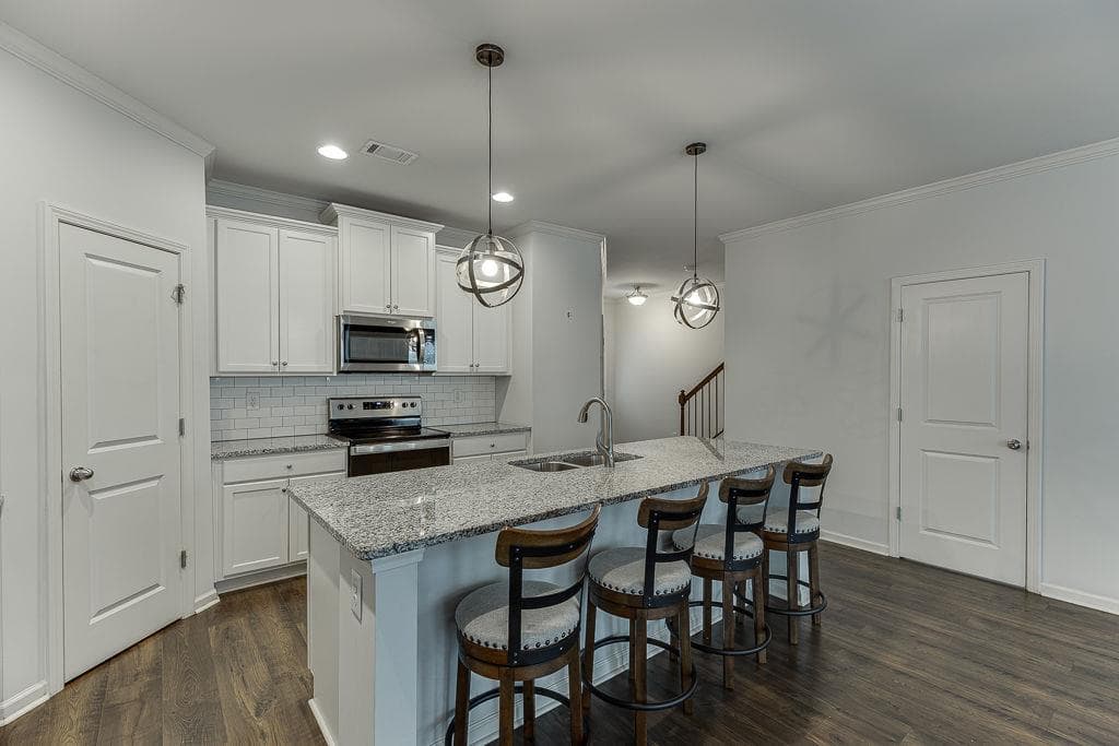 3 bedroom, 3 bathroom, 2,020 sq ft townhouse for sale at 5634 Parkview Lane, Flowery Branch, GA 30542 — photo 6
