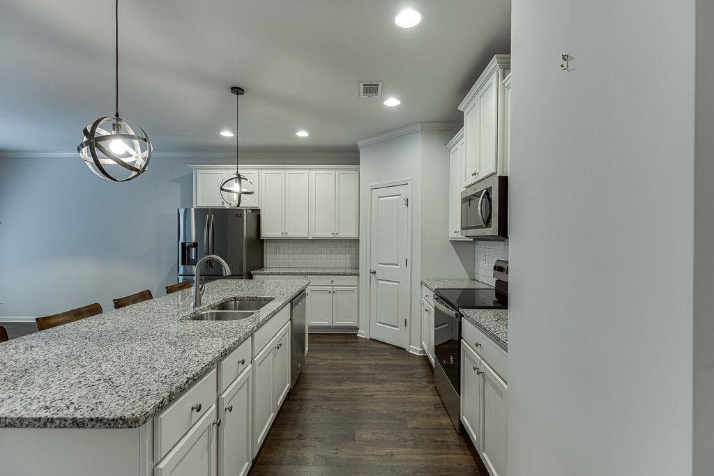 3 bedroom, 3 bathroom, 2,020 sq ft townhouse for sale at 5634 Parkview Lane, Flowery Branch, GA 30542 — photo 9