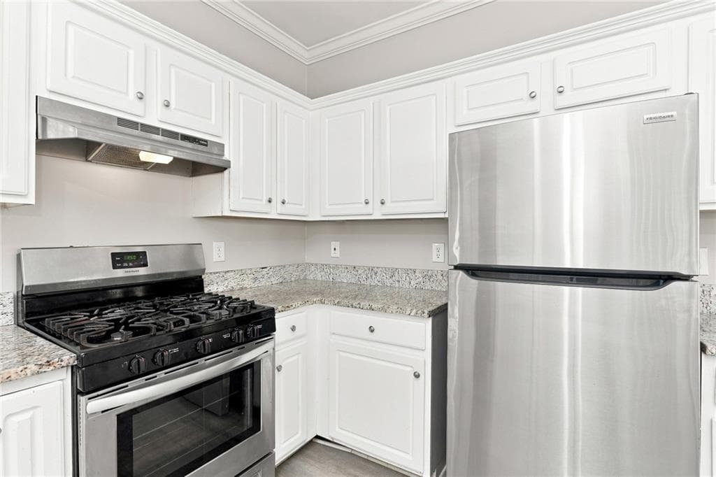 3 bedroom, 3 bathroom, 2,320 sq ft single family residence for rent at 990 Lena Street, Atlanta, GA 30314 for $2,525 a month — photo 2