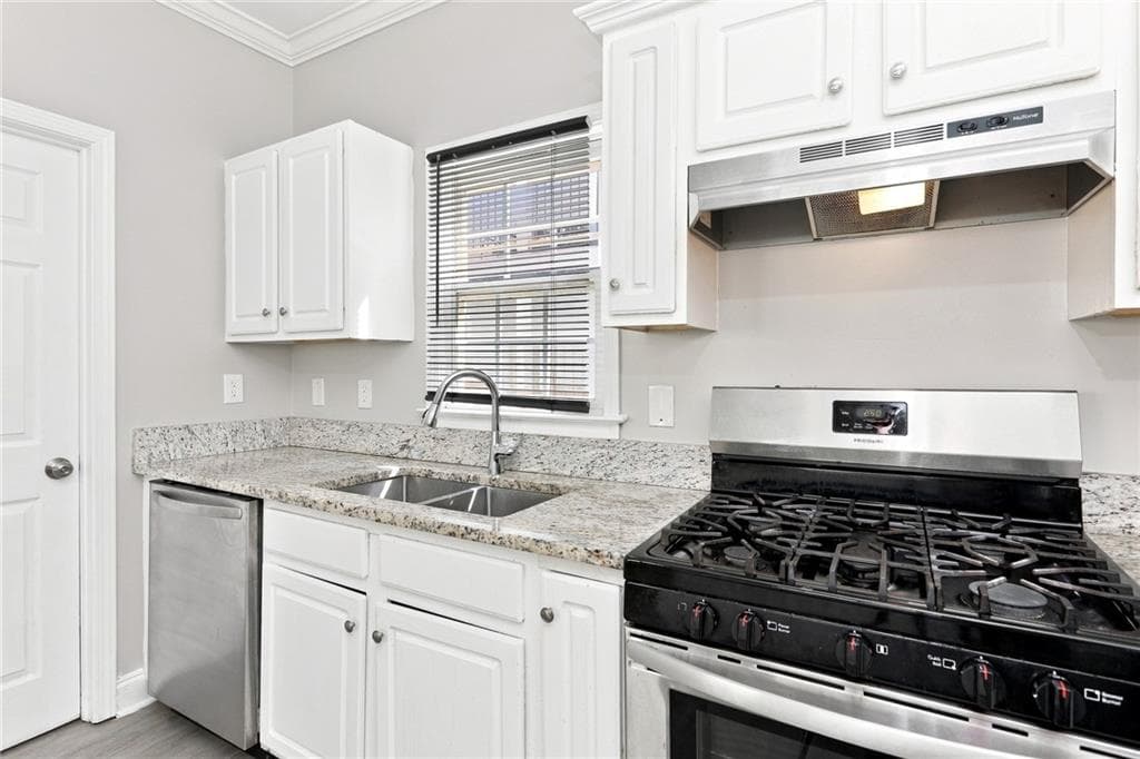 3 bedroom, 3 bathroom, 2,320 sq ft single family residence for rent at 990 Lena Street, Atlanta, GA 30314 for $2,525 a month — photo 3