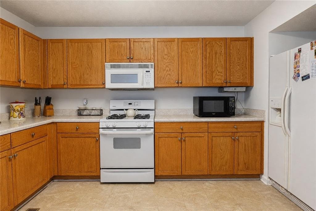 7 bedroom, 5 bathroom, 4,514 sq ft single family residence for sale at 334 Covington Drive, Hiram, GA 30141 — photo 4