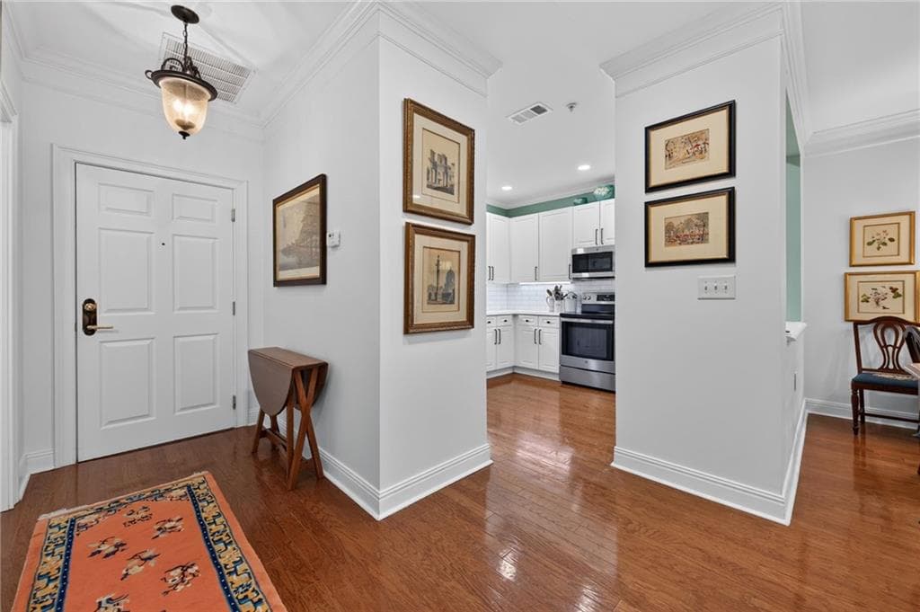 1 bedroom, 2 bathroom, 1,025 sq ft condominium for sale at 5415 Northland Drive 307, Atlanta, GA 30342 — photo 6