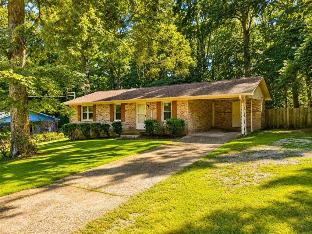 3 bedroom, 1 bathroom, 1,075 sq ft single family residence under contract at 3766 Renee Circle, Gainesville, GA 30507 — photo 2