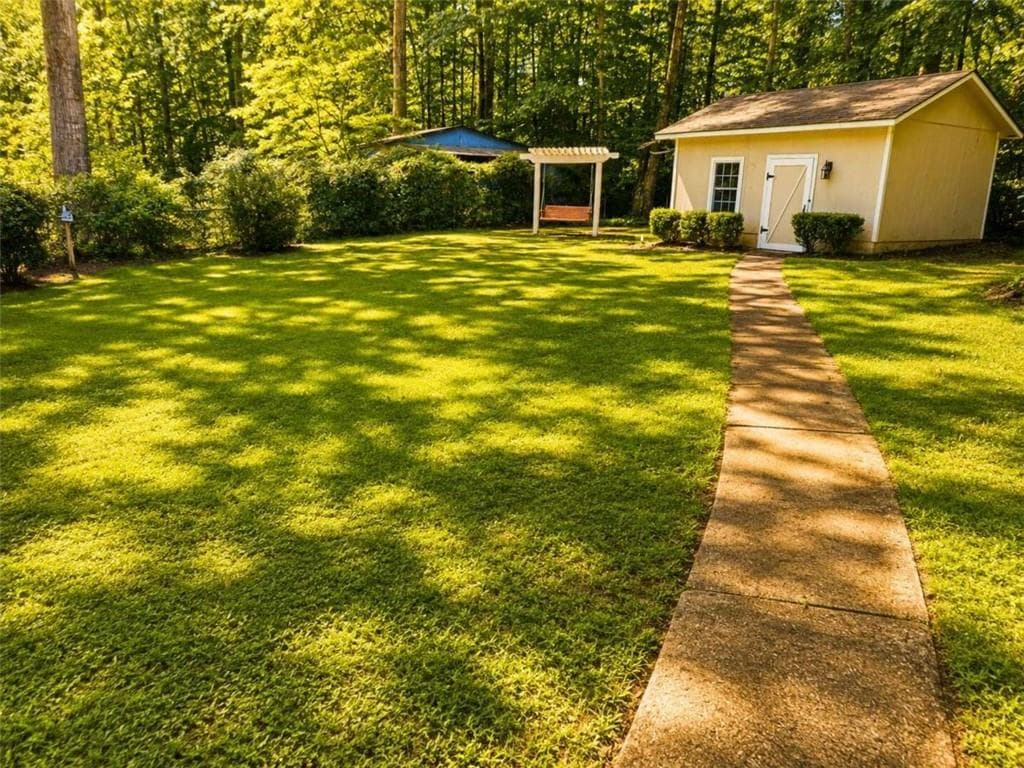 3 bedroom, 1 bathroom, 1,075 sq ft single family residence under contract at 3766 Renee Circle, Gainesville, GA 30507 — photo 4