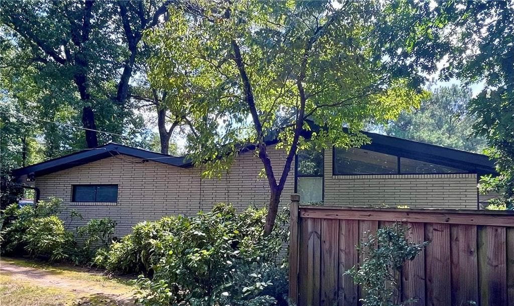 4 bedroom, 4 bathroom, 2,886 sq ft single family residence for sale at 2588 Flair Knoll Drive, Atlanta, GA 30345 — photo 4