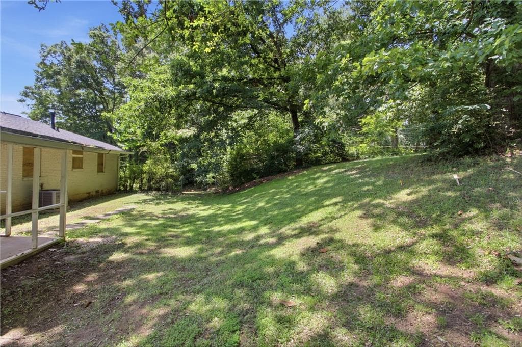 3 bedroom, 2 bathroom, 1,381 sq ft single family residence for sale at 1763 Meadowglades Drive, Decatur, GA 30035 — photo 5