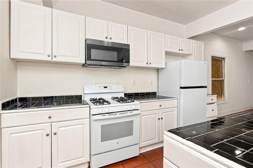4 bedroom, 3 bathroom, 1,280 sq ft single family residence for rent at 56 Vanira Avenue, Atlanta, GA 30315 for $2,040 a month — photo 3