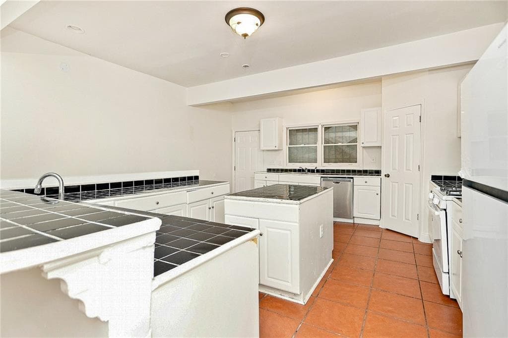 4 bedroom, 3 bathroom, 1,280 sq ft single family residence for rent at 56 Vanira Avenue, Atlanta, GA 30315 for $2,040 a month — photo 5