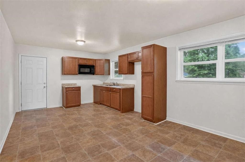 3 bedroom, 2 bathroom, 1,274 sq ft single family residence for sale at 786 S Nottingham Road, Jonesboro, GA 30236 — photo 2