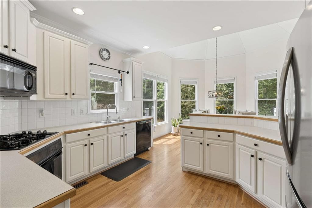 6 bedroom, 5 bathroom, 5,393 sq ft single family residence for sale at 5486 Hedge Brooke Pointe Cove, Acworth, GA 30101 — photo 6