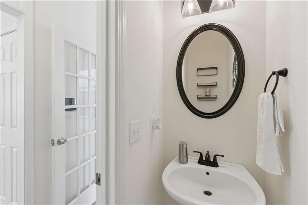 6 bedroom, 5 bathroom, 5,393 sq ft single family residence for sale at 5486 Hedge Brooke Pointe Cove, Acworth, GA 30101 — photo 9