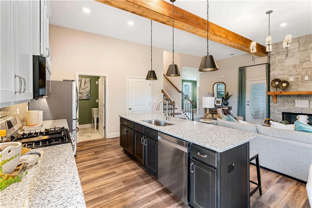 4 bedroom, 3 bathroom, 1,992 sq ft single family residence for sale at 357 Torrey Pines Circle, Villa Rica, GA 30180 — photo 9