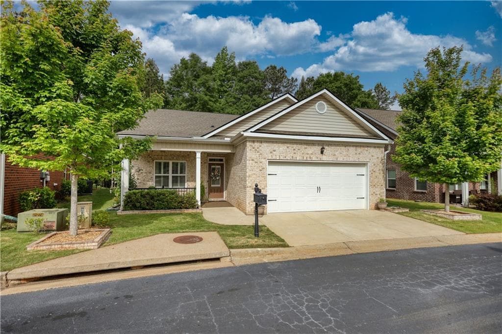 3 bedroom, 2 bathroom, 1,684 sq ft single family residence for sale at 9120 Leverett Circle, Covington, GA 30014 — photo 4