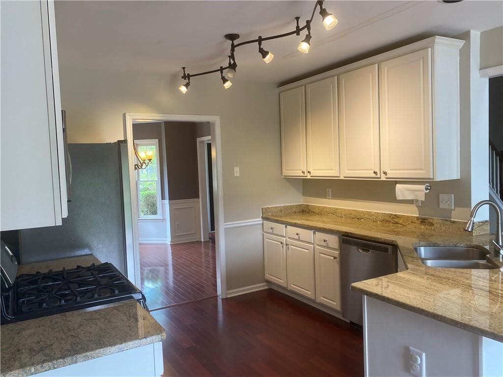 4 bedroom, 3 bathroom, 2,510 sq ft single family residence for rent at 3470 Maple Terrace Drive, Suwanee, GA 30024 for $2,550 a month — photo 6