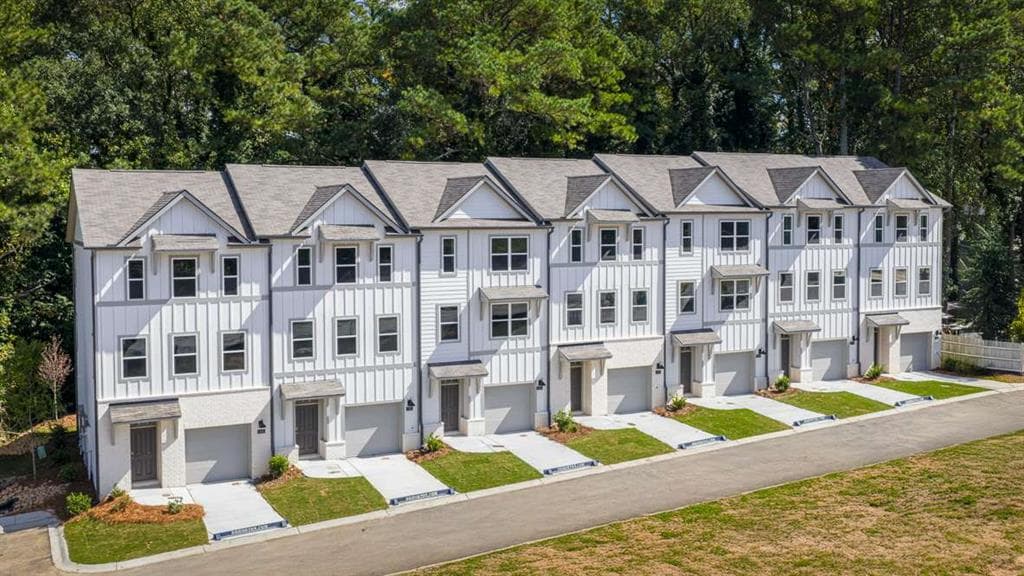 3 bedroom, 4 bathroom townhouse for sale at 1306 Lakota Place, Atlanta, GA 30315