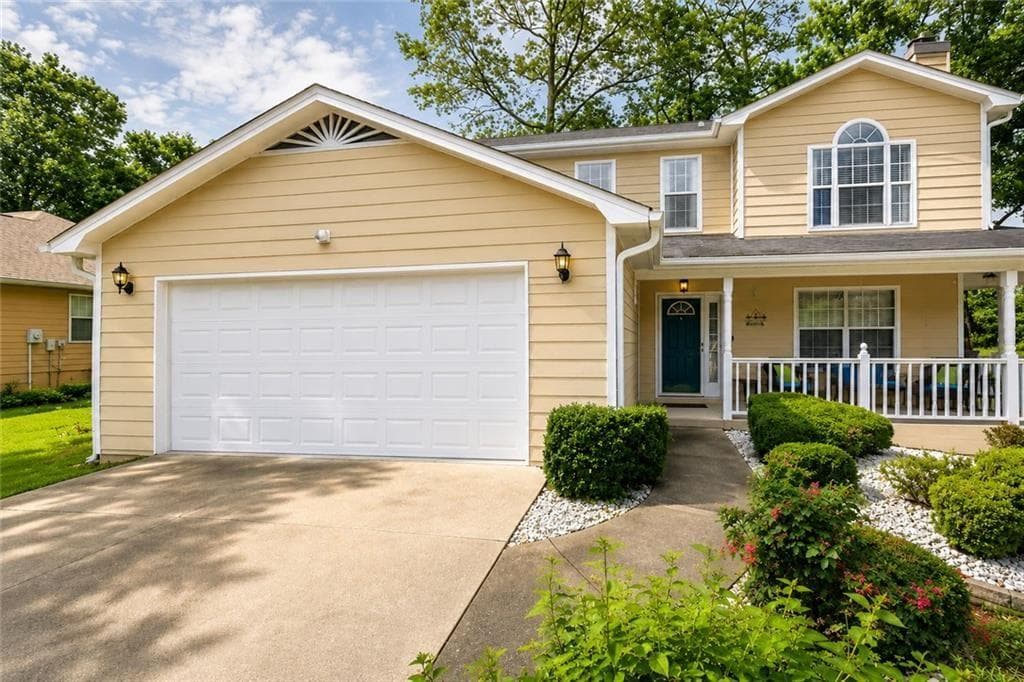 4 bedroom, 3 bathroom, 1,874 sq ft single family residence under contract at 9636 Squirrel Wood Run, Douglasville, GA 30135 — photo 2
