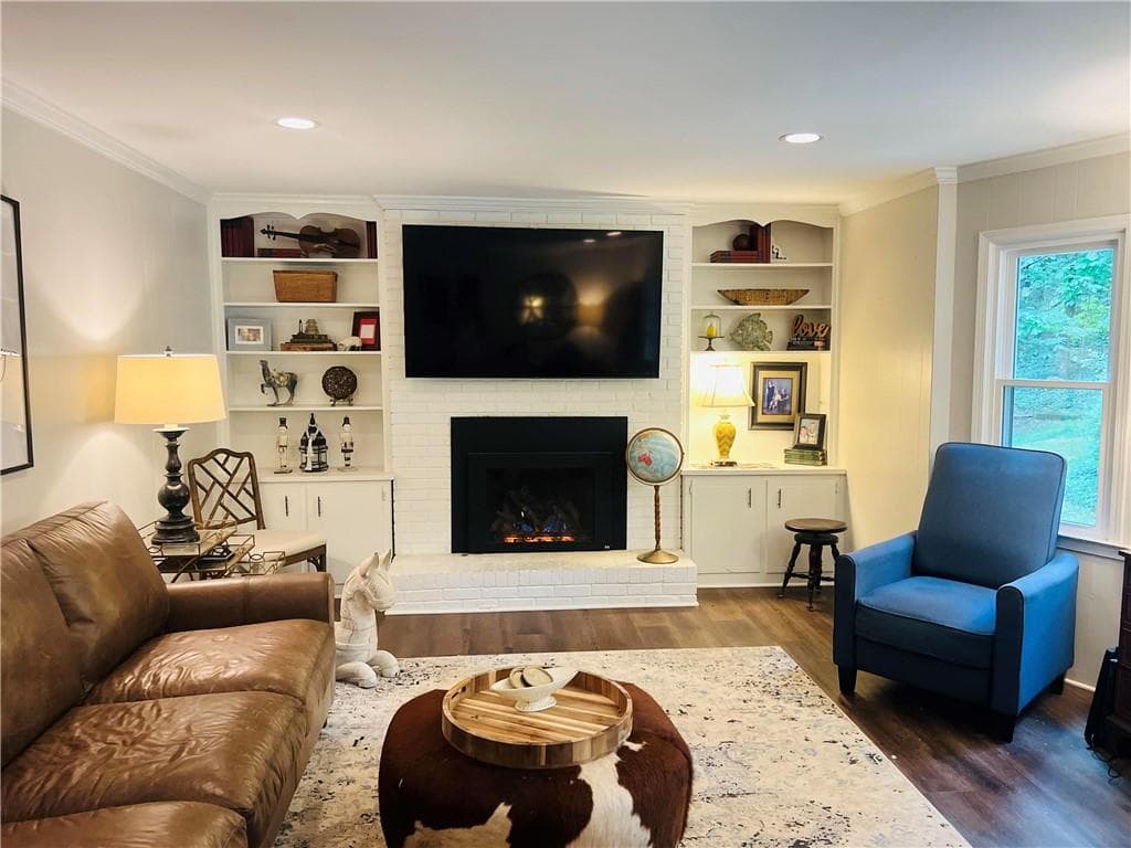 5 bedroom, 3 bathroom, 2,911 sq ft single family residence for sale at 5434 Dunwoody Knoll Court, Dunwoody, GA 30338 — photo 5