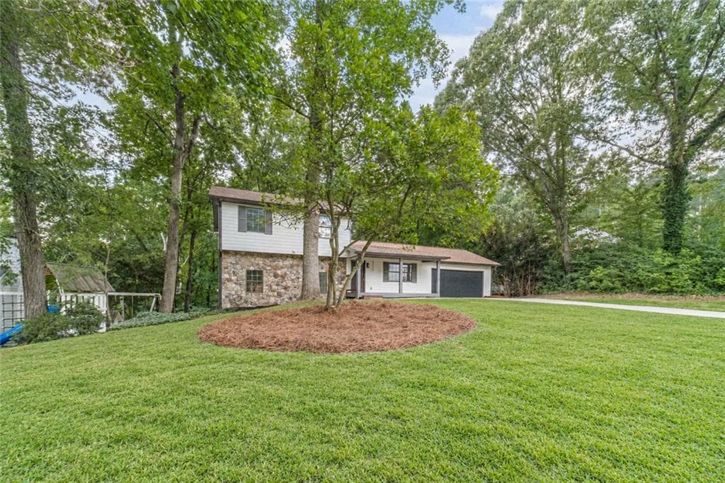 4 bedroom, 3 bathroom, 1,800 sq ft single family residence for sale at 2273 Ivy Crest Drive, Buford, GA 30519 — photo 3