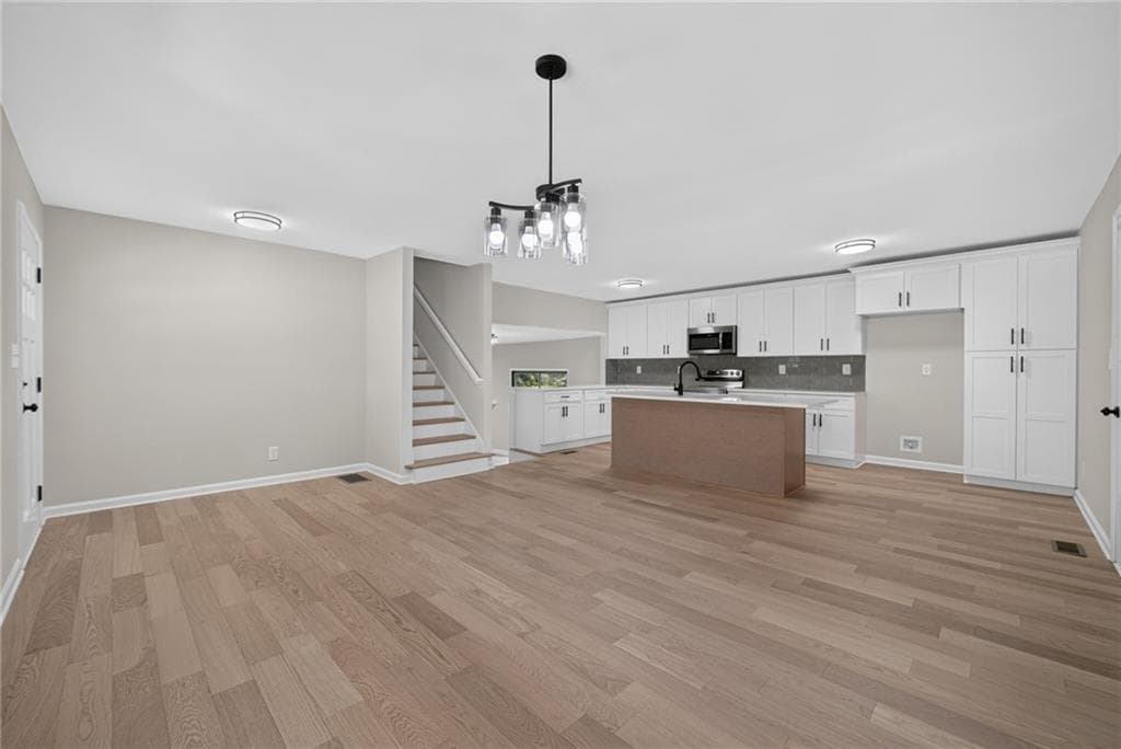 4 bedroom, 3 bathroom, 1,800 sq ft single family residence for sale at 2273 Ivy Crest Drive, Buford, GA 30519 — photo 6