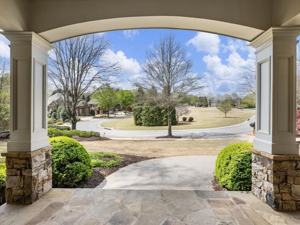 5 bedroom, 6 bathroom, 8,088 sq ft single family residence for sale at 2279 Weeping Oak Drive, Braselton, GA 30517 — photo 4