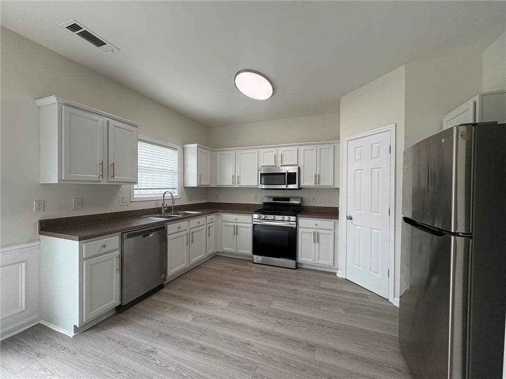 3 bedroom, 3 bathroom, 1,696 sq ft townhouse for sale at 2193 Executive Drive, Duluth, GA 30096 — photo 6
