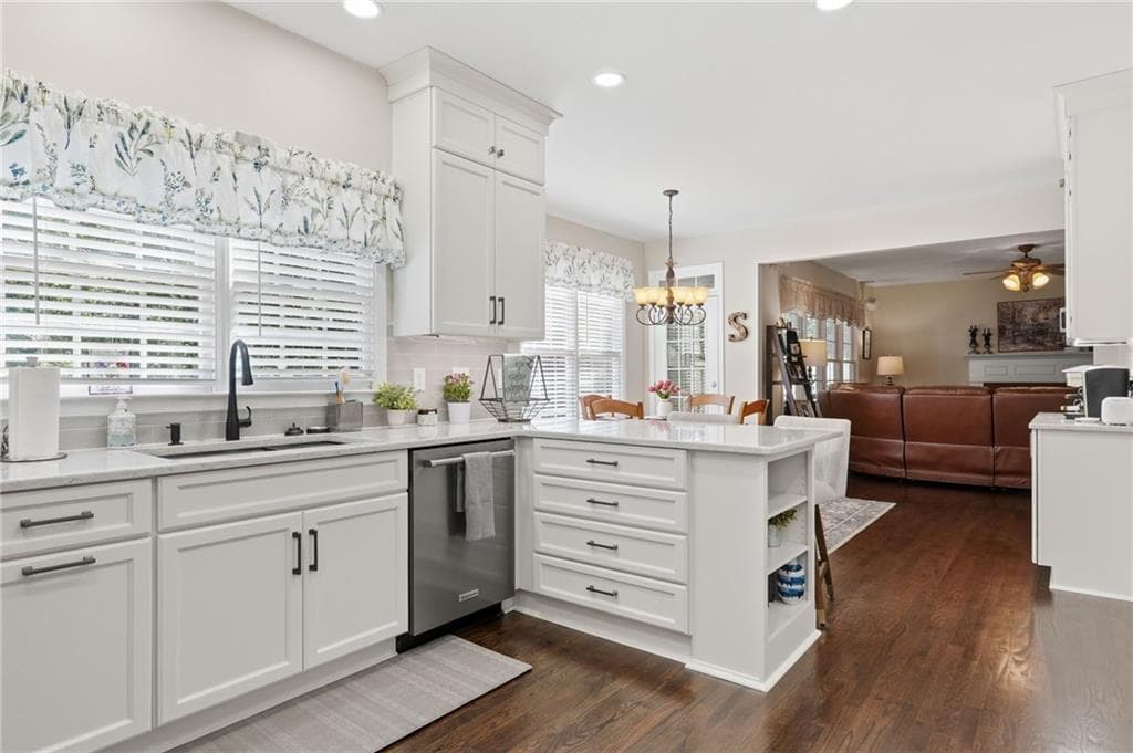 5 bedroom, 5 bathroom, 4,390 sq ft single family residence under contract at 2920 New College Way, Cumming, GA 30041 — photo 5