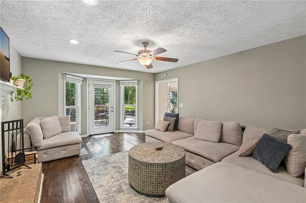 3 bedroom, 3 bathroom, 2,992 sq ft single family residence for sale at 2068 Signal Ridge Chase, Kennesaw, GA 30152 — photo 7