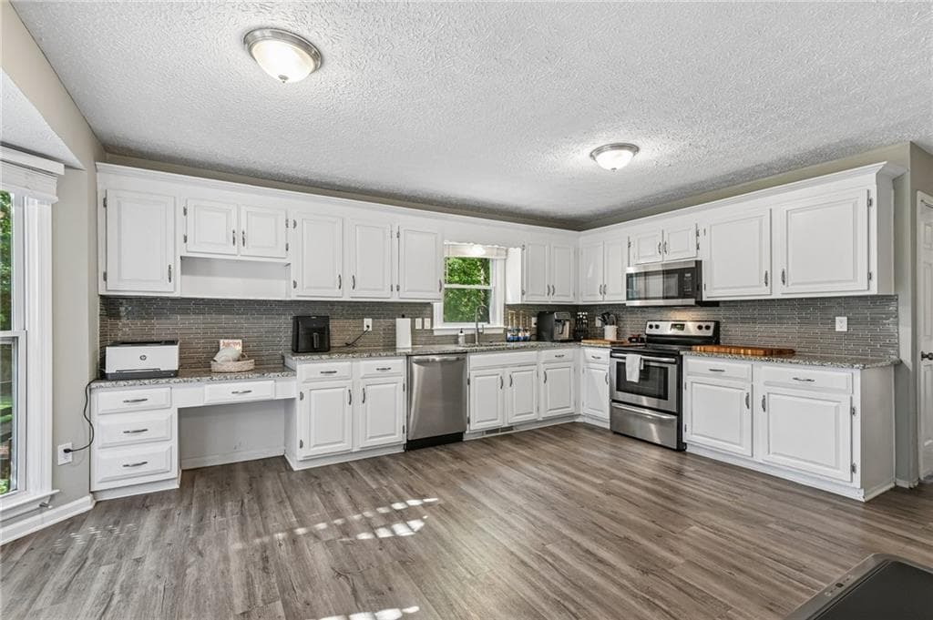 3 bedroom, 3 bathroom, 2,992 sq ft single family residence for sale at 2068 Signal Ridge Chase, Kennesaw, GA 30152 — photo 9