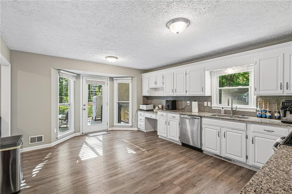 3 bedroom, 3 bathroom, 2,992 sq ft single family residence for sale at 2068 Signal Ridge Chase, Kennesaw, GA 30152 — photo 10