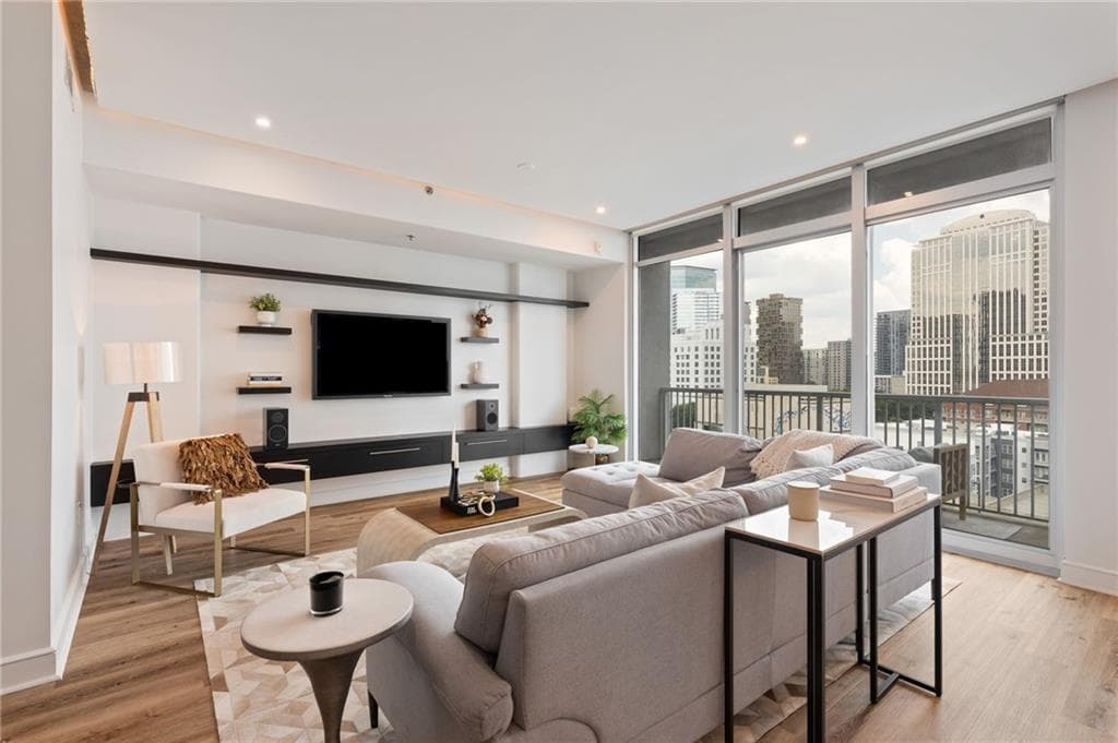 2 bedroom, 3 bathroom, 1,512 sq ft condominium for sale at 950 W Peachtree Street 1309, Atlanta, GA 30309 — photo 2