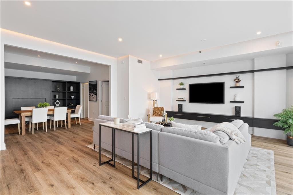 2 bedroom, 3 bathroom, 1,512 sq ft condominium for sale at 950 W Peachtree Street 1309, Atlanta, GA 30309 — photo 4