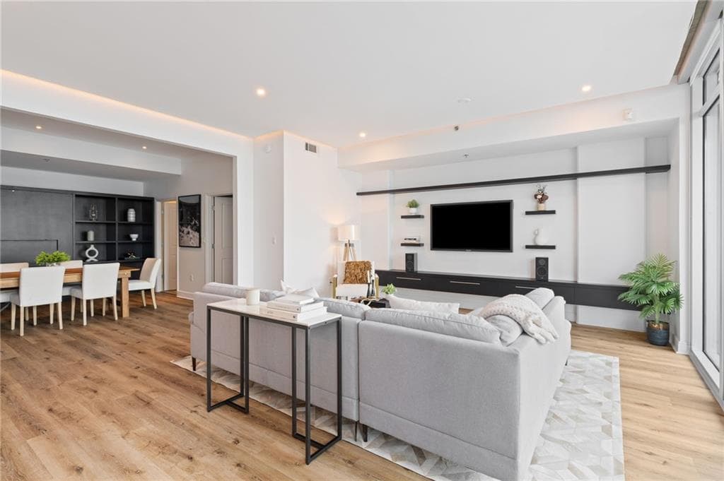 2 bedroom, 3 bathroom, 1,512 sq ft condominium for sale at 950 W Peachtree Street 1309, Atlanta, GA 30309 — photo 5
