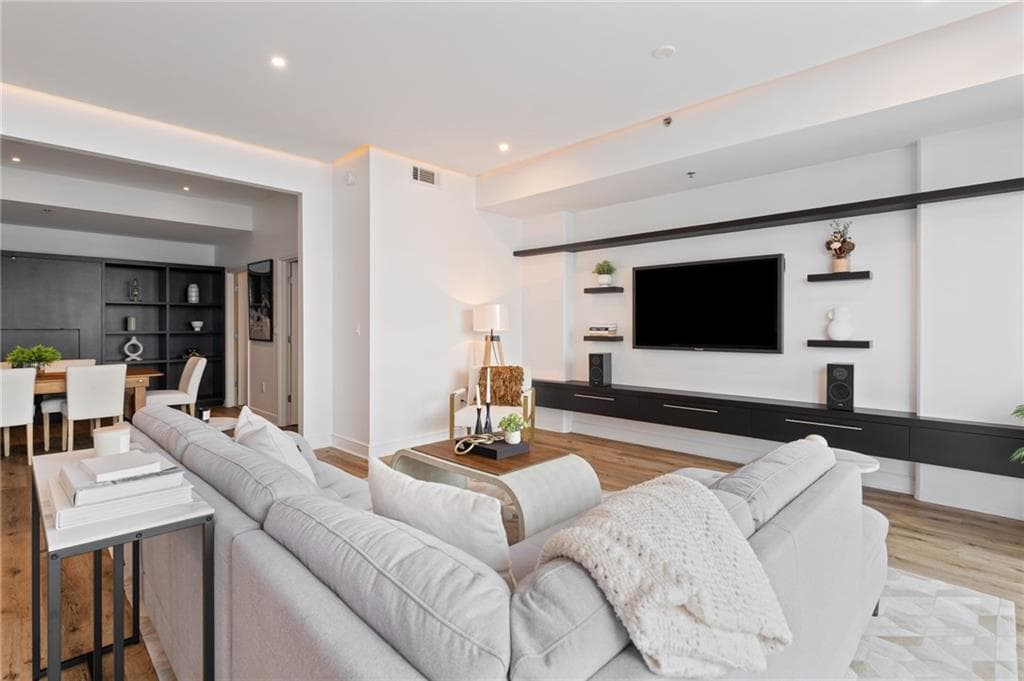 2 bedroom, 3 bathroom, 1,512 sq ft condominium for sale at 950 W Peachtree Street 1309, Atlanta, GA 30309 — photo 6