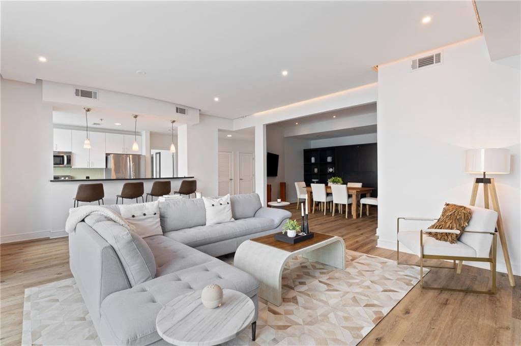 2 bedroom, 3 bathroom, 1,512 sq ft condominium for sale at 950 W Peachtree Street 1309, Atlanta, GA 30309 — photo 7