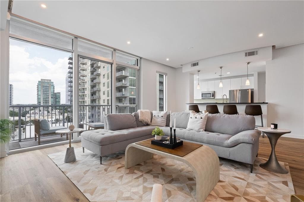 2 bedroom, 3 bathroom, 1,512 sq ft condominium for sale at 950 W Peachtree Street 1309, Atlanta, GA 30309 — photo 8
