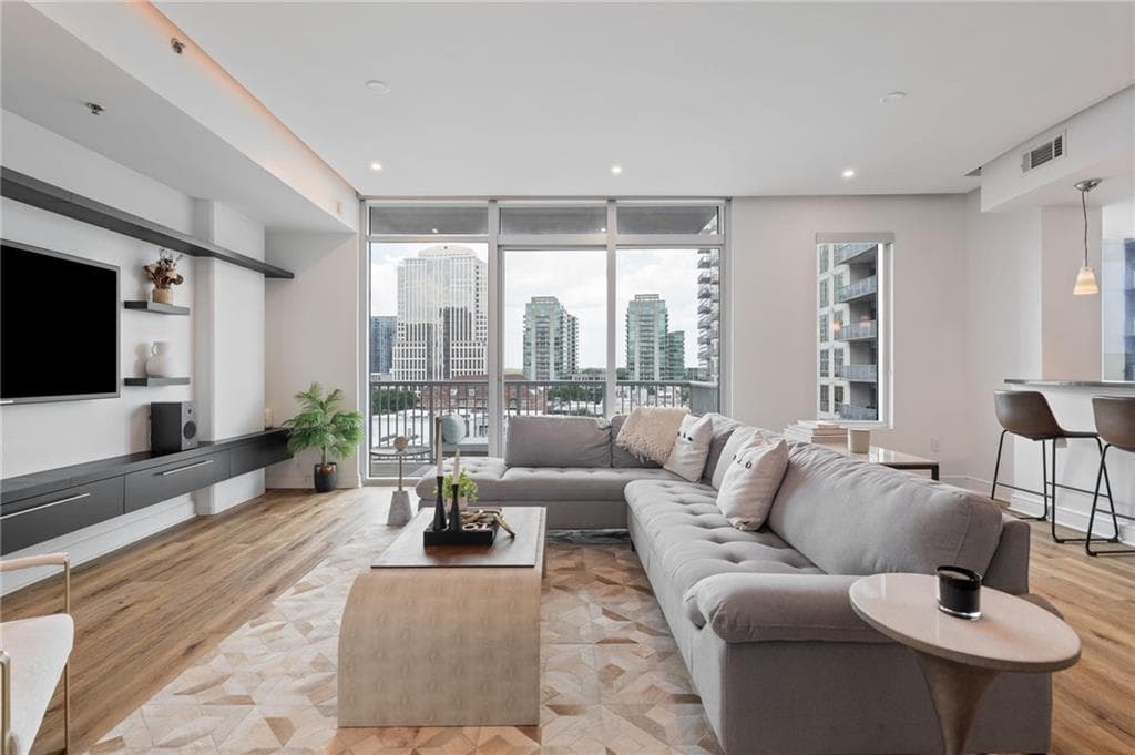 2 bedroom, 3 bathroom, 1,512 sq ft condominium for sale at 950 W Peachtree Street 1309, Atlanta, GA 30309 — photo 9